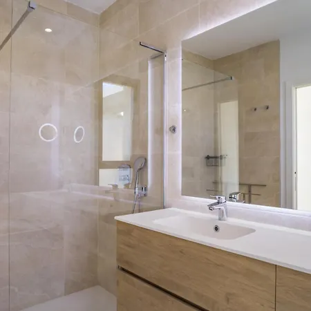 Theedgebythesea Fabulous Penthouse With Seaviews Εστεπόνα