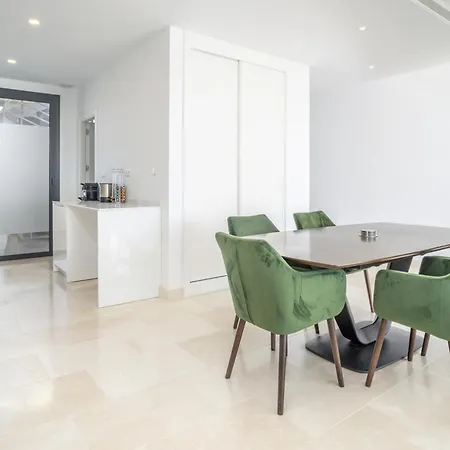 Theedgebythesea Fabulous Penthouse With Seaviews Εστεπόνα
